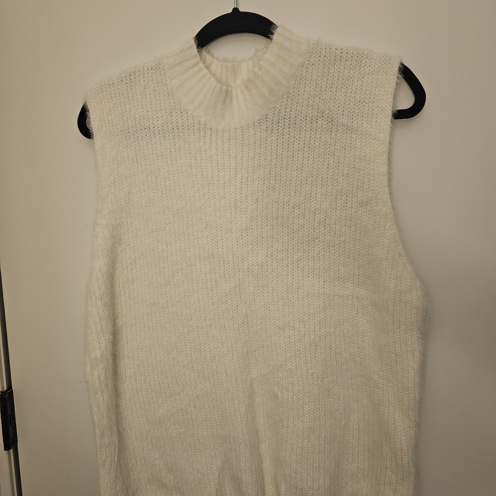 Old Navy Cream Crewneck Sweater